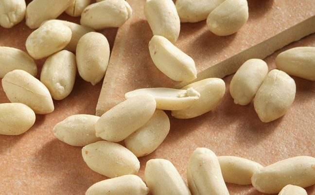 Skins Off Blanched Peanuts